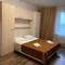 Отель Salut V Apartments