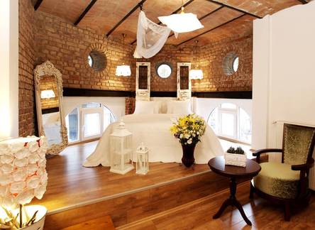 Отель The White Swan Suites Beyoglu