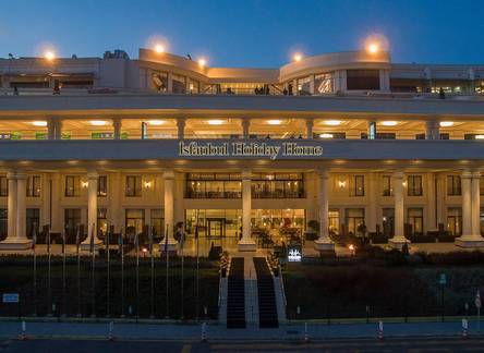 Отель Isfanbul Holiday Home & Suites