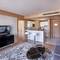 Отель Wyndham Grand Istanbul Levent