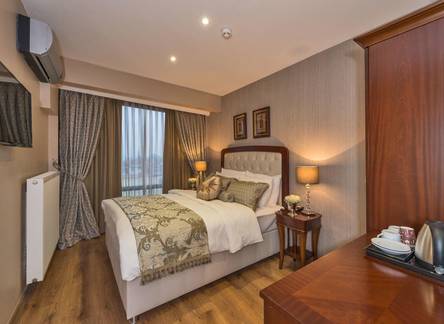 Отель Four Doors Hotel