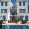 Отель Zuzu's Kitchen & Apartments