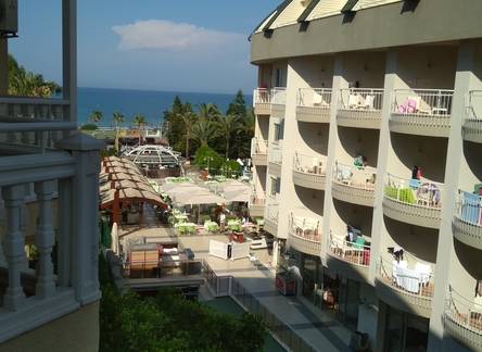Отель Hotel Iz Flower Side Beach