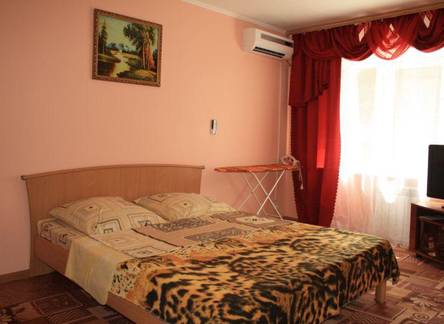 Отель Apartments on Amurskiy b-r 12