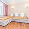 Отель Vlstay Apartment Muravieva-Amurskogo str