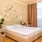 Отель Hotel City Plaza