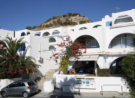 Отель C & A Tourist Apartments