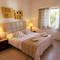 Отель The Love Nest