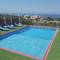 Отель Sea Breeze Holiday Villas