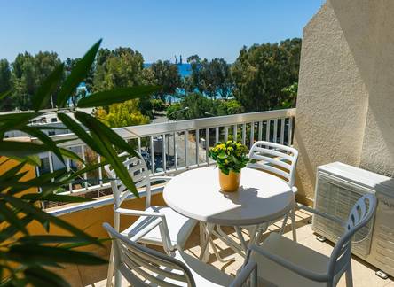 Отель Pebble Beach Holiday Apartments