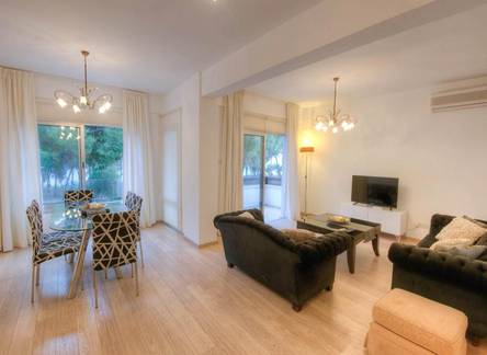 Отель Dasoudi Beachfront Apartment