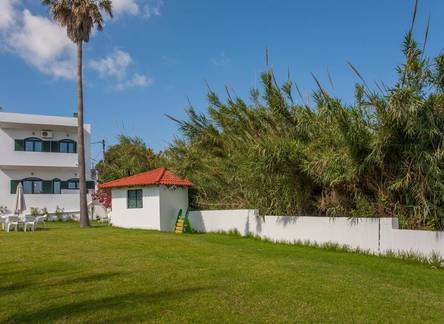 Отель Traditional Sea Side Cottage