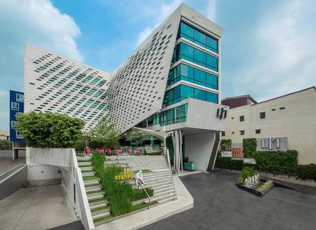 Отель LiT Bangkok Hotel