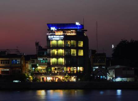 Отель Baan Wanglang Riverside, Bangkok