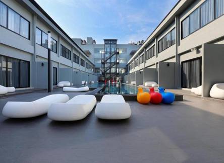 Отель S Ratchada Leisure Hotel