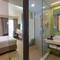 Отель Holiday Inn Express Bangkok Sukhumvit 11