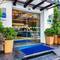 Отель Holiday Inn Express Bangkok Sukhumvit 11