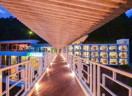 Отель Hilltop Hotel by the Lantern Group