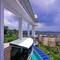 Отель Hilltop Hotel by the Lantern Group