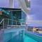 Отель Hilltop Hotel by the Lantern Group