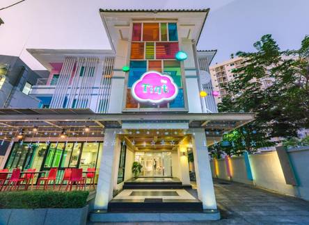 Отель The Tint At Phuket Town