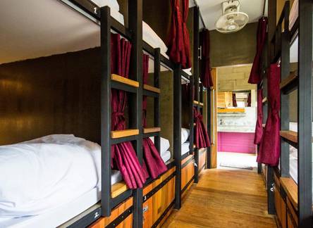 Отель Slumber Party Hostel