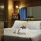 Отель Maenam Bay Resort