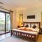 Отель Maenam Hills Samui