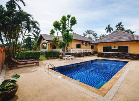 Отель 5 Bedrooms Pool Villa behide Phuket Zoo
