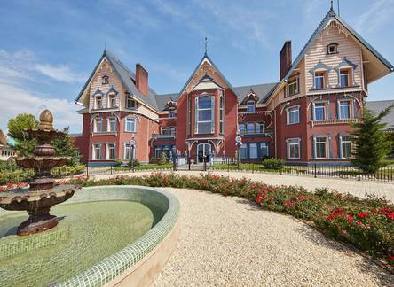 Отель PortAventura Lucys Mansion - Includes Theme Park Tickets