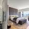 Отель PARKROYAL COLLECTION Marina Bay