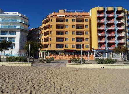 Отель Apartamentos Elvira