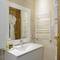 Отель The Penthouse Suites Hotel