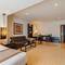 Отель Holiday Inn Dubai Al Barsha