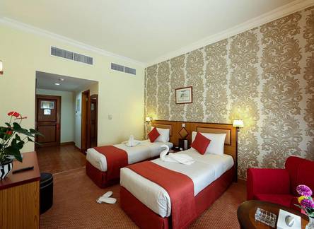 Отель Jonrad Hotel