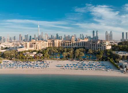 Отель Four Seasons Resort Dubai at Jumeirah Beach