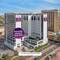 Отель Premier Inn Dubai Ibn Battuta Mall