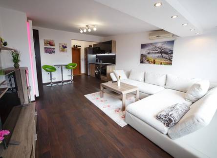 Отель Royal Studio Apartment