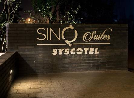 Отель SinQ Suites