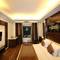 Отель Hotel Golden Grand