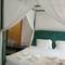 Отель Rock Bite Beach Resort