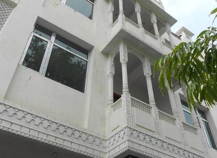 Отель Chit Chat Palace