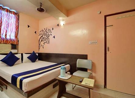 Отель Hotel Abhiraj Palace