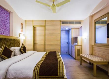 Отель Hotel Golden Manor