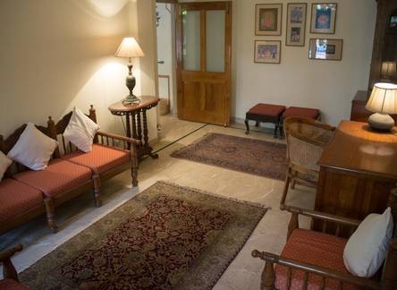 Отель Hotel Meghniwas