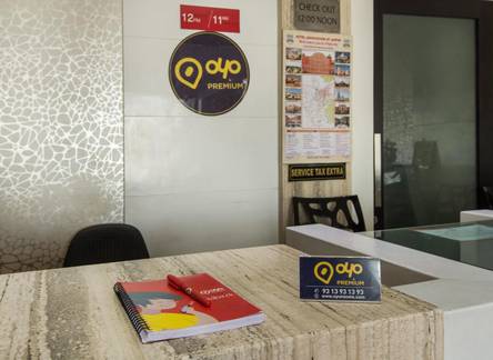 Отель OYO Premium Raja Park