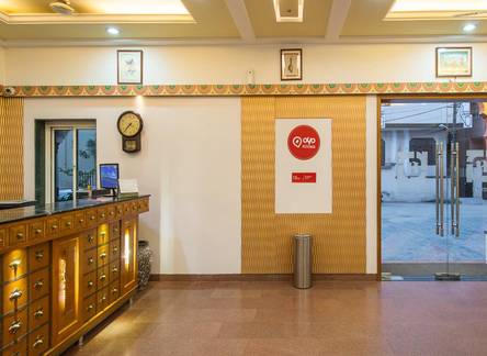 Отель OYO Rooms Station Road Central Bus Stand