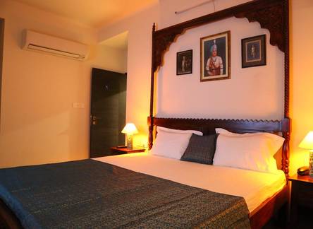 Отель Saket Inn