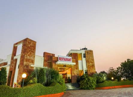 Отель Shivam Resort And Hotel