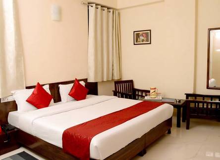 Отель OYO Rooms Raja Park Lane 2